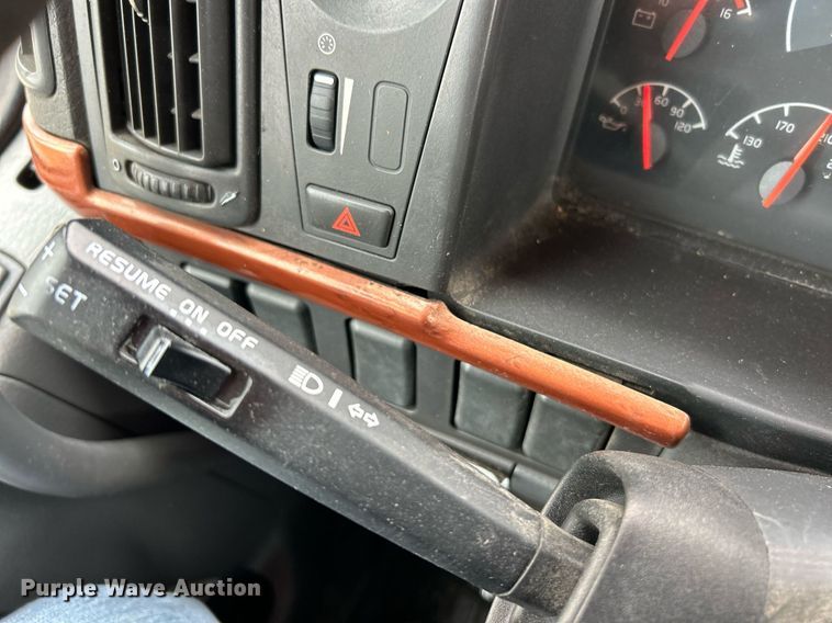 image for item EK3341 2008 Volvo VNM semi truck