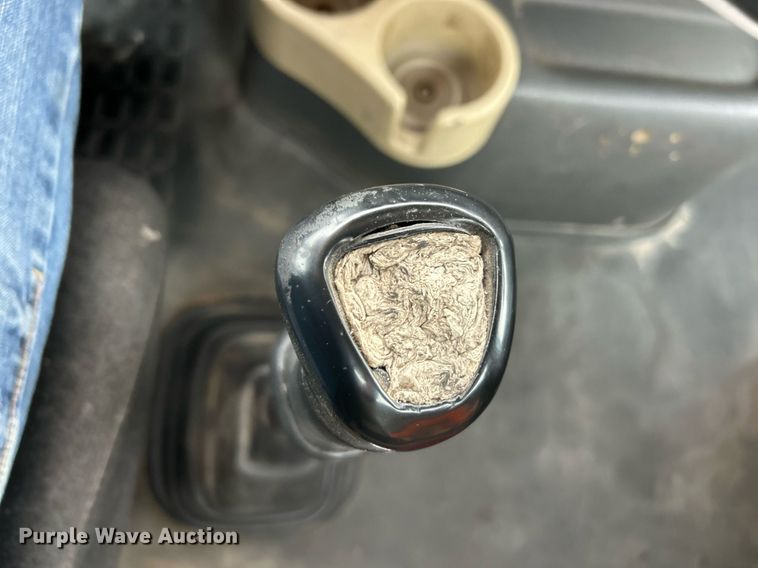 image for item EK3341 2008 Volvo VNM semi truck