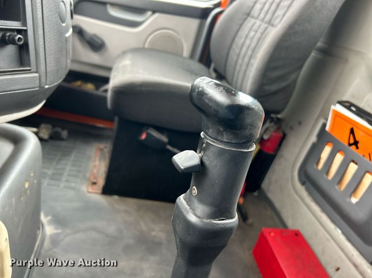 image for item EK3341 2008 Volvo VNM semi truck