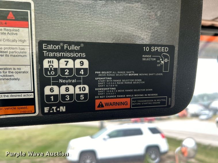 image for item EK3341 2008 Volvo VNM semi truck