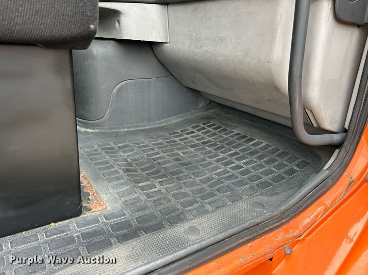 image for item EK3341 2008 Volvo VNM semi truck