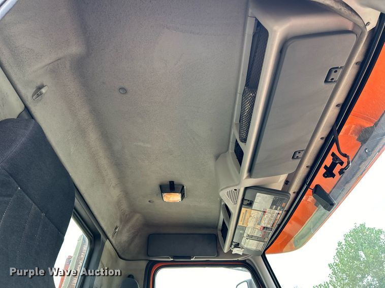 image for item EK3341 2008 Volvo VNM semi truck