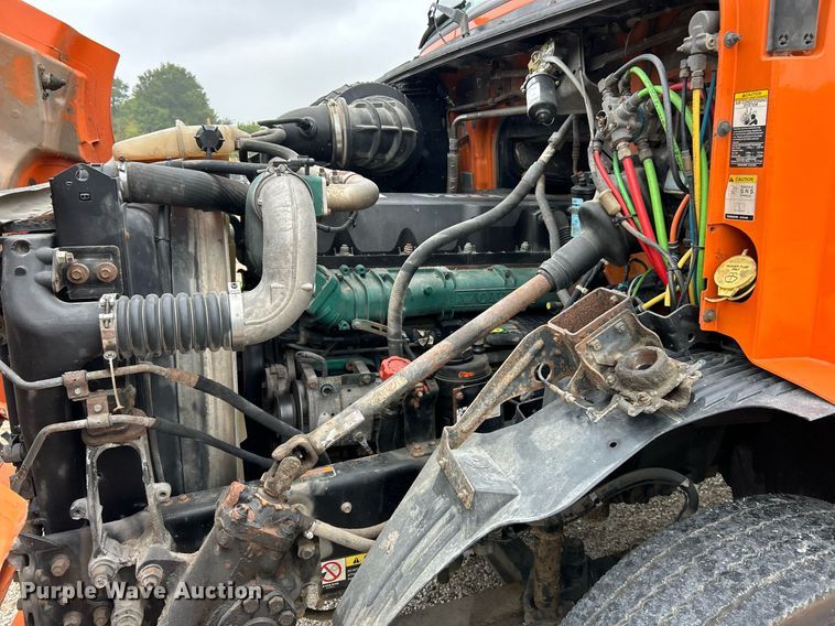 image for item EK3341 2008 Volvo VNM semi truck