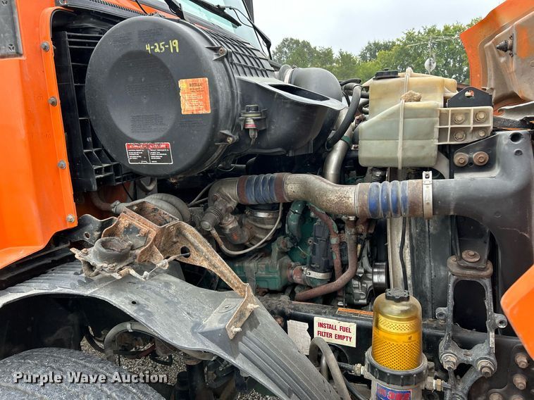 image for item EK3341 2008 Volvo VNM semi truck