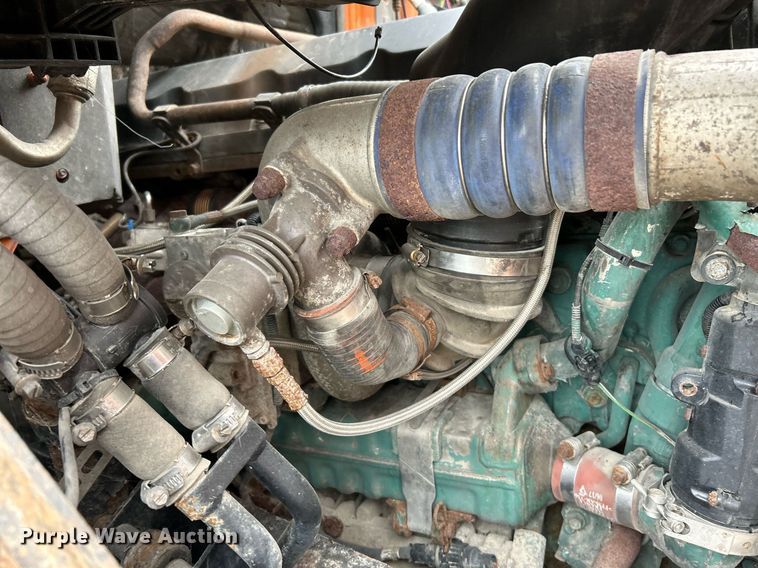 image for item EK3341 2008 Volvo VNM semi truck