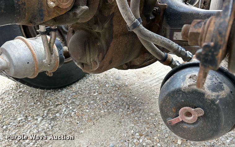 image for item EK3341 2008 Volvo VNM semi truck