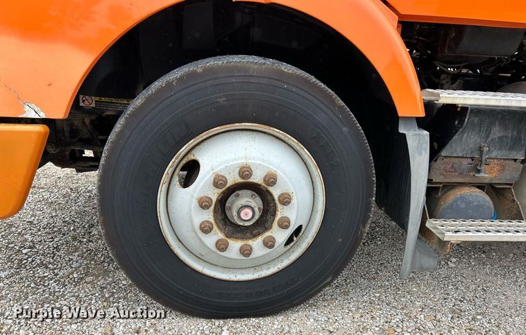 image for item EK3341 2008 Volvo VNM semi truck