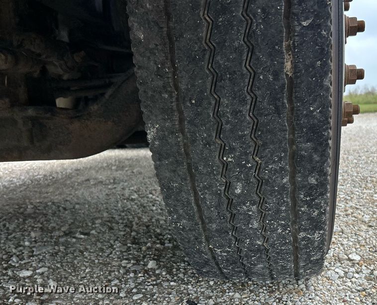 image for item EK3341 2008 Volvo VNM semi truck