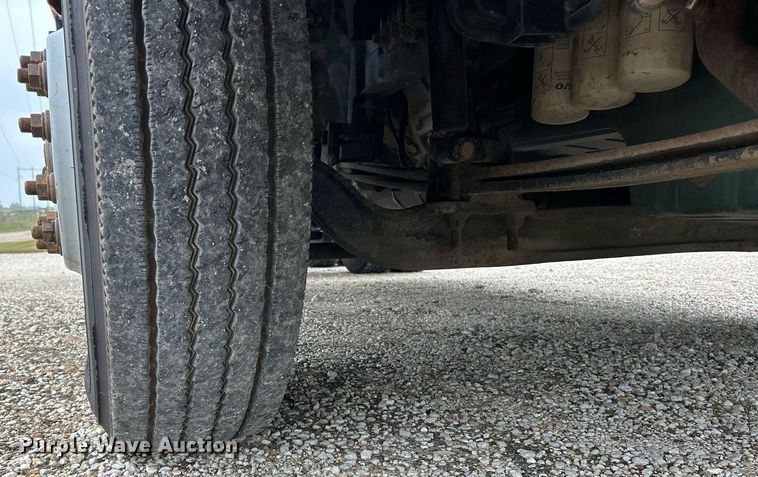 image for item EK3341 2008 Volvo VNM semi truck