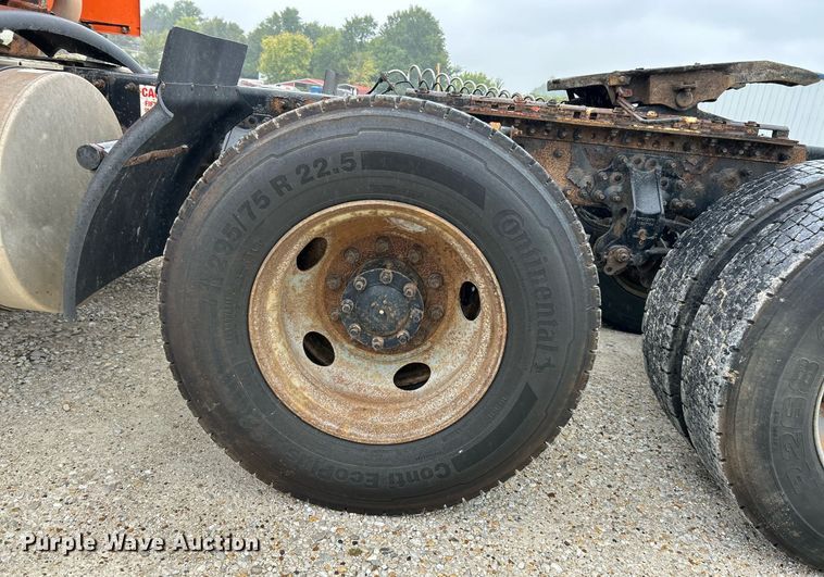 image for item EK3341 2008 Volvo VNM semi truck