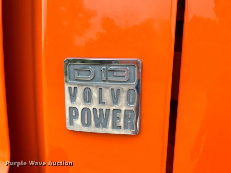 image for item EK3341 2008 Volvo VNM semi truck