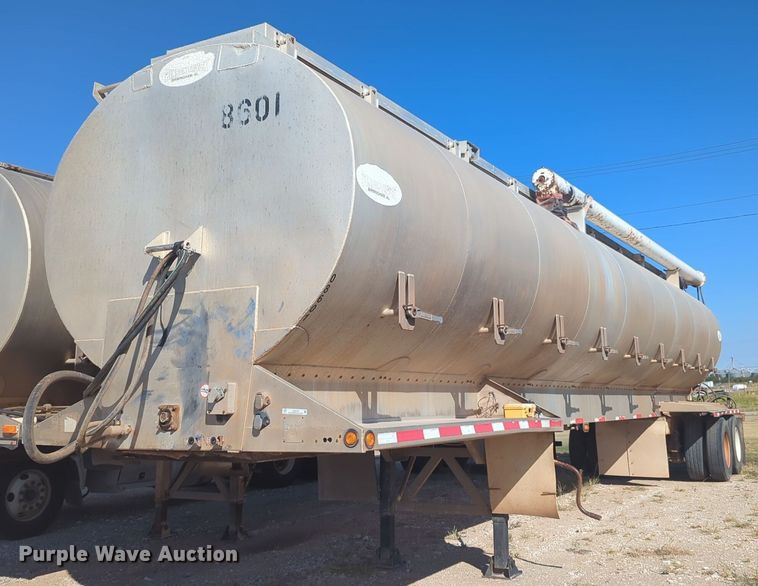 image for item EQ2145 2008 Pinson feed delivery trailer