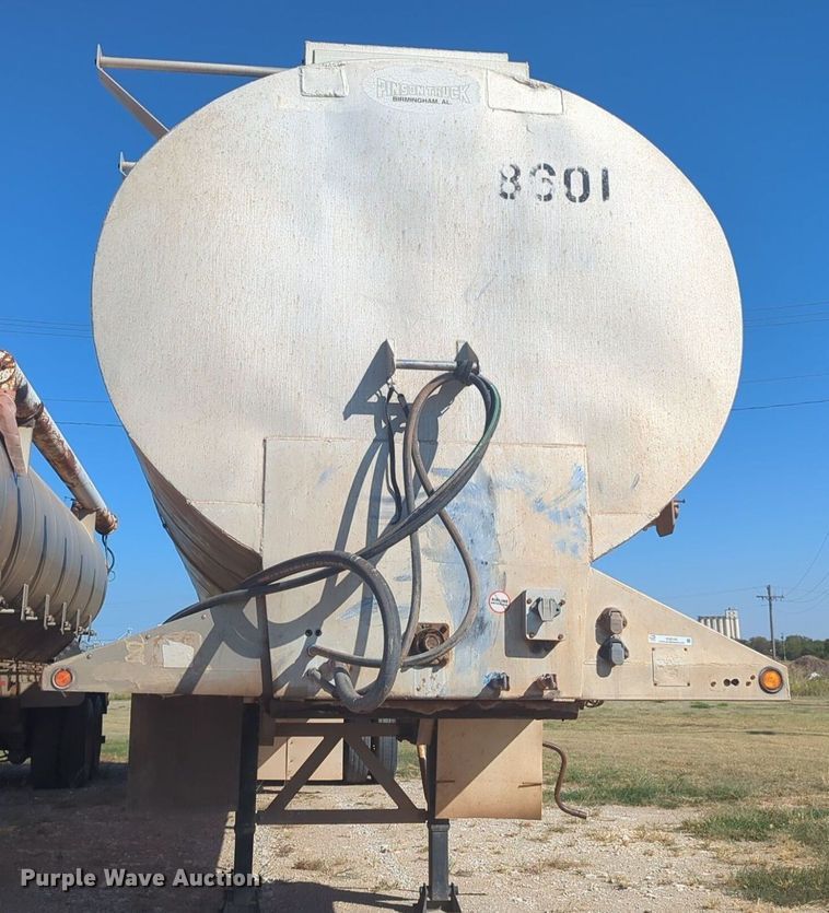 image for item EQ2145 2008 Pinson feed delivery trailer