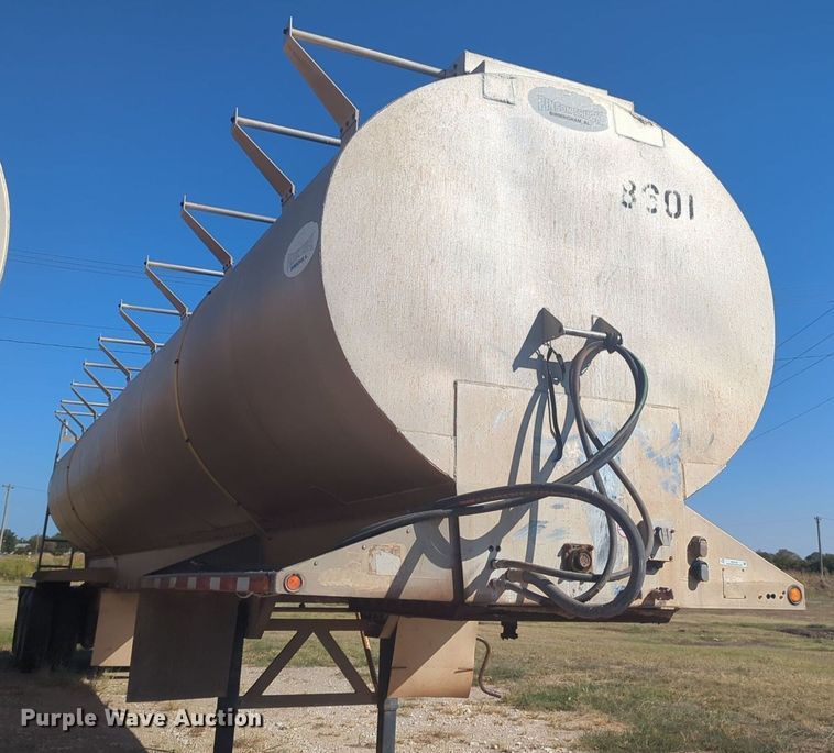 image for item EQ2145 2008 Pinson feed delivery trailer