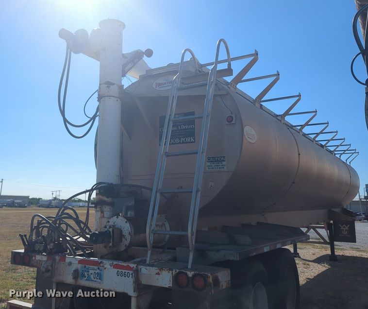 image for item EQ2145 2008 Pinson feed delivery trailer