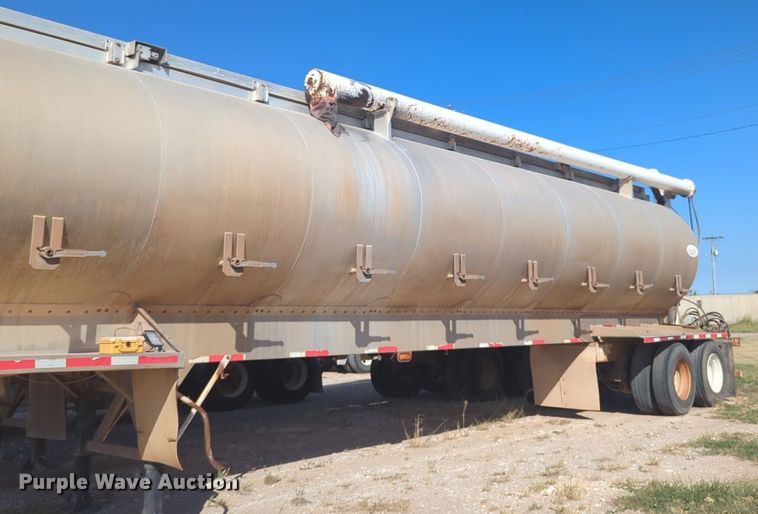 image for item EQ2145 2008 Pinson feed delivery trailer