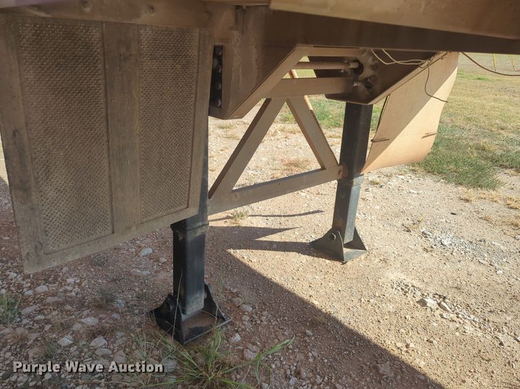 image for item EQ2145 2008 Pinson feed delivery trailer