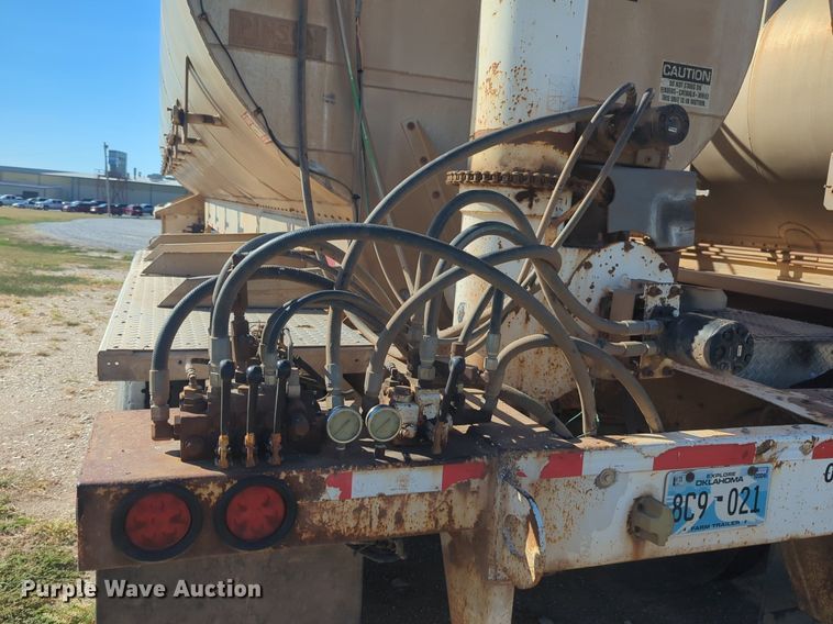 image for item EQ2145 2008 Pinson feed delivery trailer