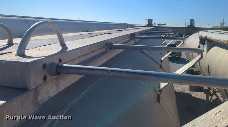 image for item EQ2145 2008 Pinson feed delivery trailer