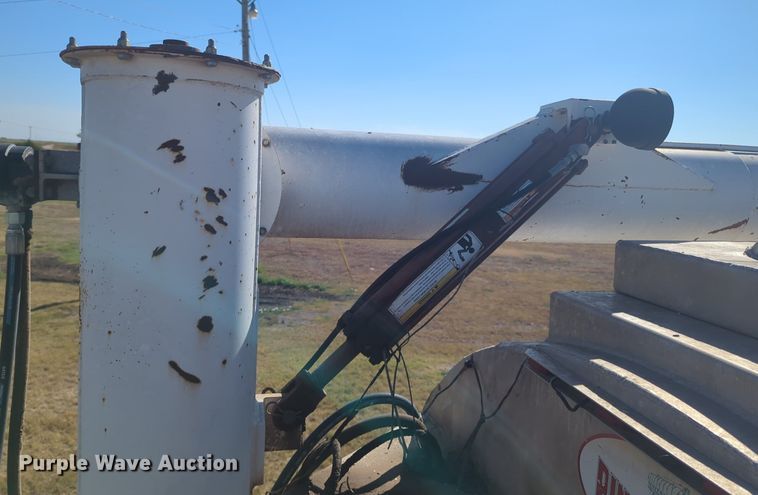 image for item EQ2145 2008 Pinson feed delivery trailer