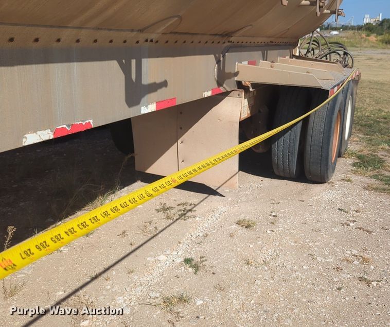 image for item EQ2145 2008 Pinson feed delivery trailer