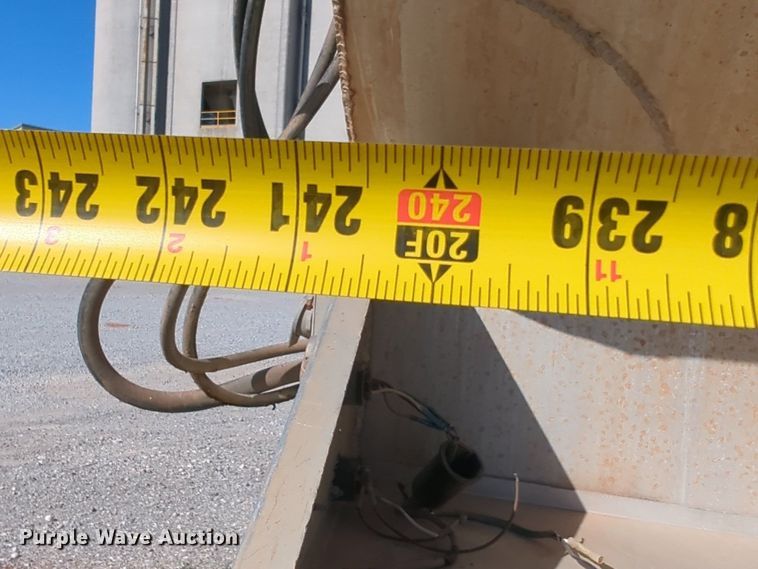 image for item EQ2145 2008 Pinson feed delivery trailer