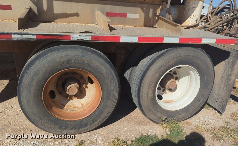 image for item EQ2145 2008 Pinson feed delivery trailer