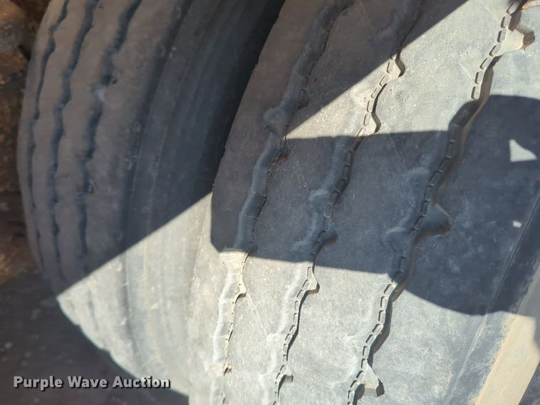 image for item EQ2145 2008 Pinson feed delivery trailer