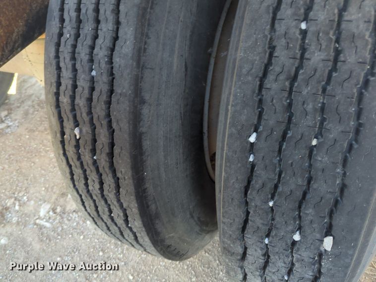 image for item EQ2145 2008 Pinson feed delivery trailer