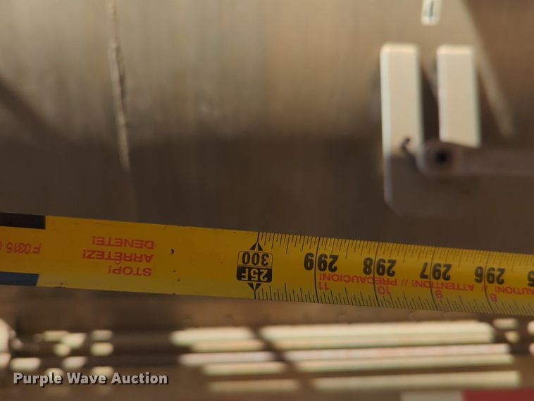 image for item EQ2146 2006 Pinson feed delivery trailer