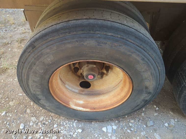 image for item EQ2146 2006 Pinson feed delivery trailer