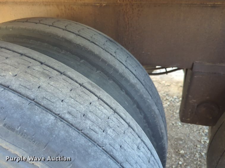 image for item EQ2146 2006 Pinson feed delivery trailer