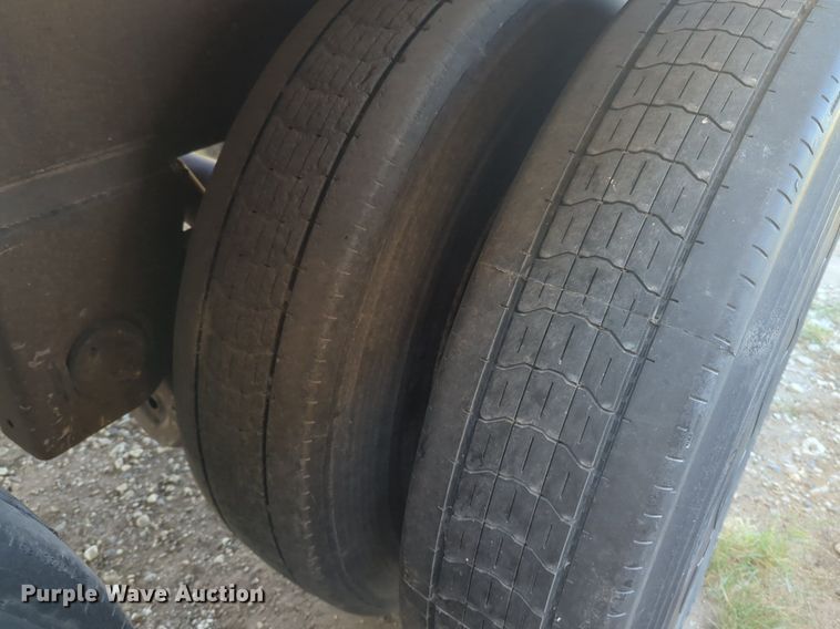 image for item EQ2146 2006 Pinson feed delivery trailer