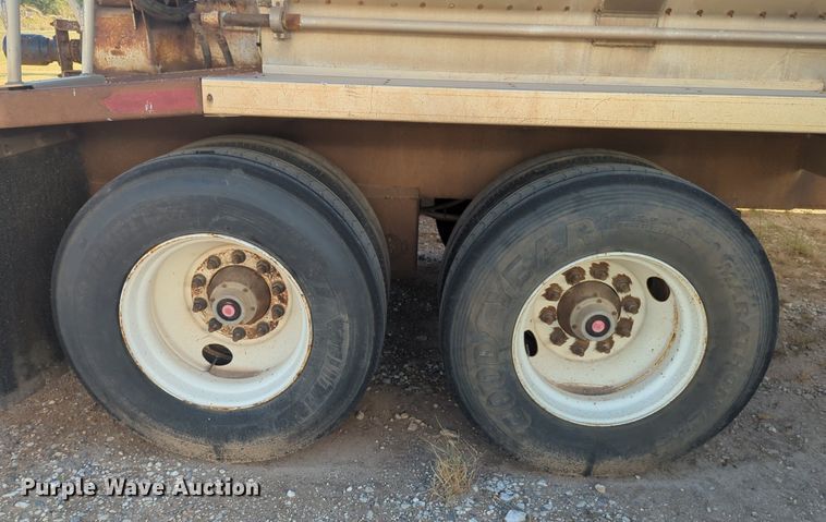 image for item EQ2146 2006 Pinson feed delivery trailer