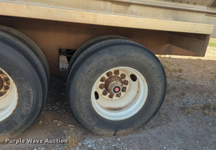 image for item EQ2146 2006 Pinson feed delivery trailer