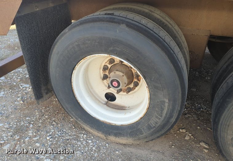 image for item EQ2146 2006 Pinson feed delivery trailer