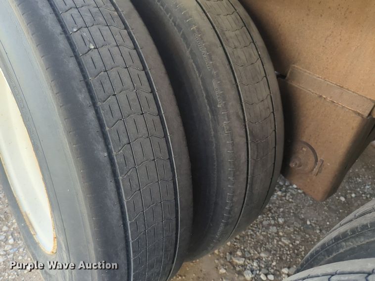 image for item EQ2146 2006 Pinson feed delivery trailer