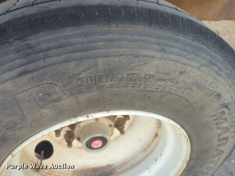 image for item EQ2146 2006 Pinson feed delivery trailer