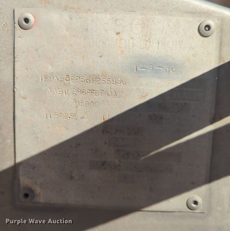 image for item EQ2146 2006 Pinson feed delivery trailer