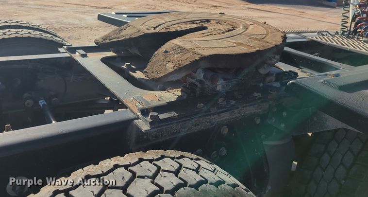 image for item EQ2257 2016 Kenworth T880 semi truck