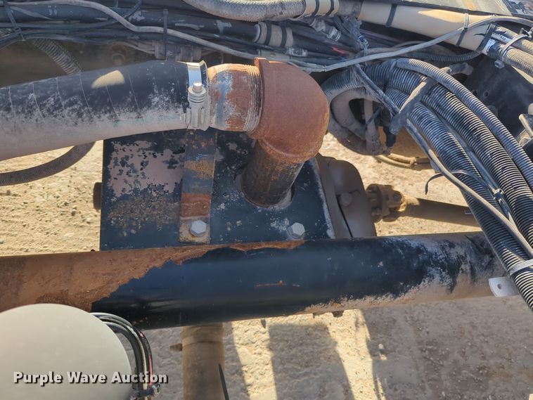 image for item EQ2257 2016 Kenworth T880 semi truck