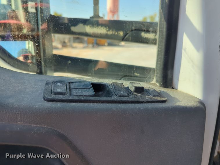 image for item EQ2257 2016 Kenworth T880 semi truck