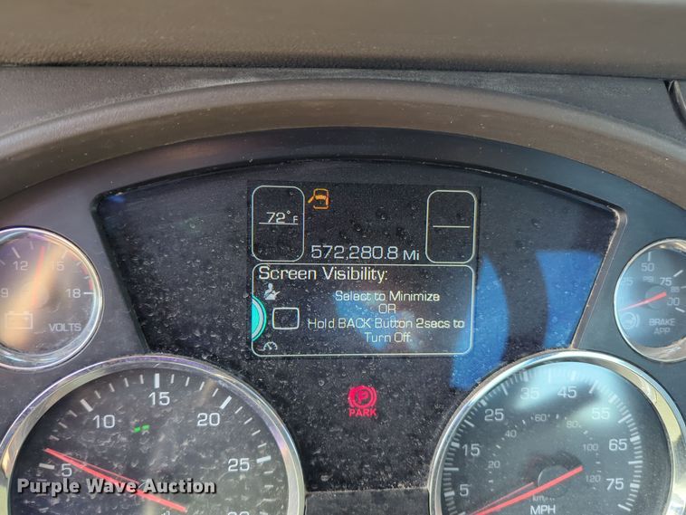 image for item EQ2257 2016 Kenworth T880 semi truck