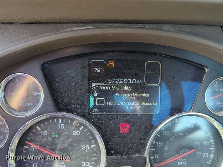 image for item EQ2257 2016 Kenworth T880 semi truck