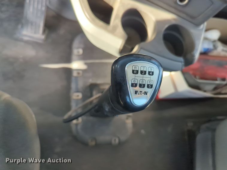 image for item EQ2257 2016 Kenworth T880 semi truck