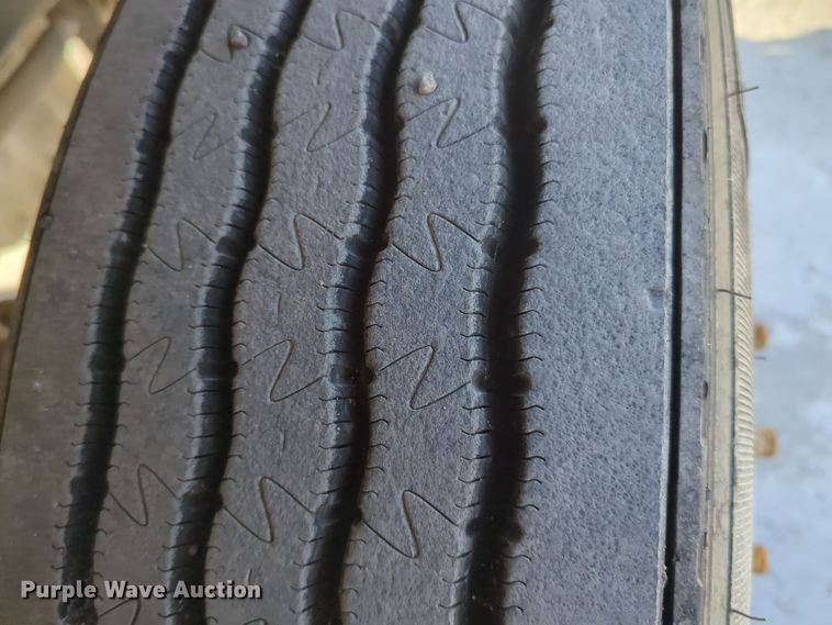 image for item EQ2257 2016 Kenworth T880 semi truck