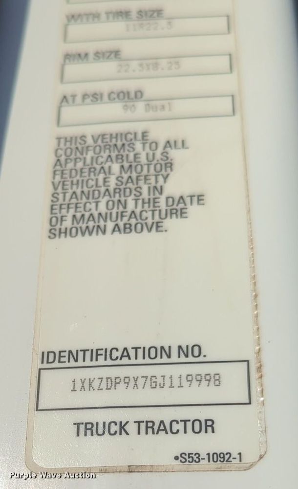 image for item EQ2257 2016 Kenworth T880 semi truck