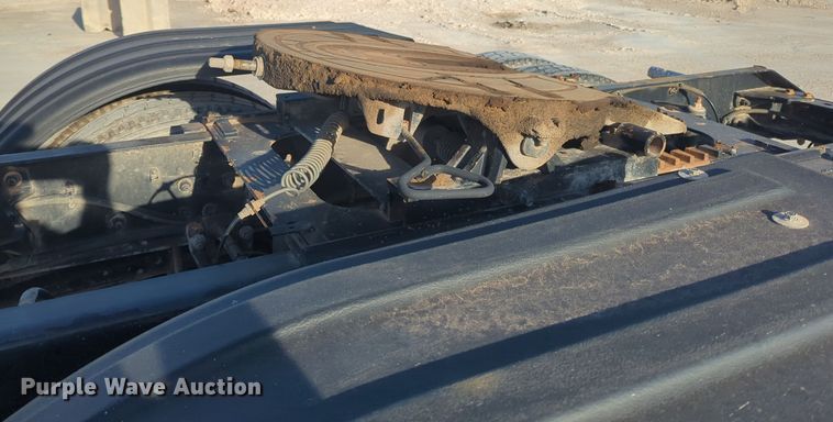 image for item EQ2261 2016 Kenworth  T880 semi truck