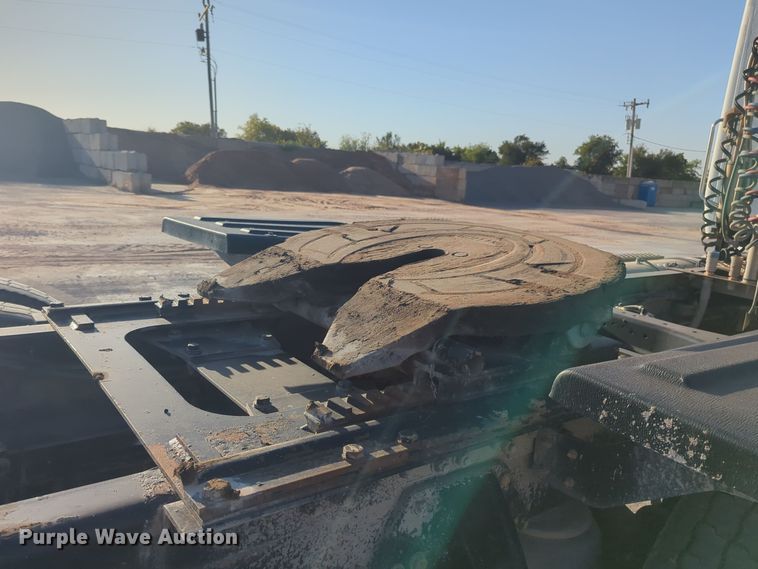 image for item EQ2261 2016 Kenworth  T880 semi truck