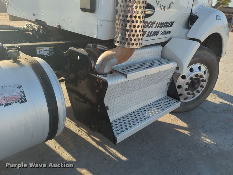 image for item EQ2261 2016 Kenworth  T880 semi truck